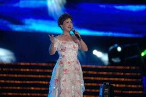 李谷一旧照片,李谷一经典旧照中的时代印记